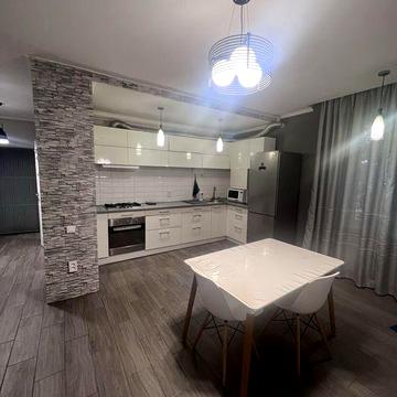 Продаж світлої квартира в цегляному будинку.