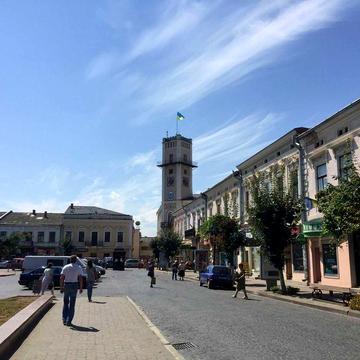 Продаю 2х кімнатну квартиру пл.Відродження