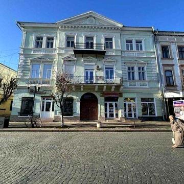 Продаю 2х кімнатну квартиру пл.Відродження