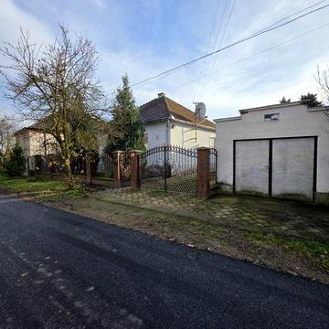 Будинок ,літня кухня і прибудови в Ракошині ,