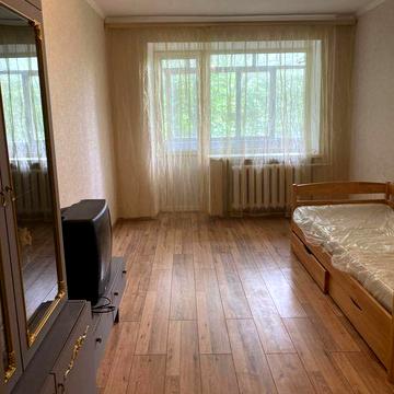 Сдам 1-комнатную квартиру. Космос ,р-Роддома.На длительный срок.