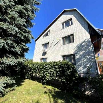 Продаж будинку на великій ділянці з соснами біля Сихова  Львів!