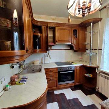 3-к. метро Харківська, вул. Вишняківська 6а