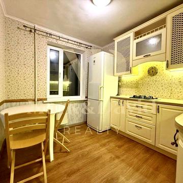 54 м2 Голосіївський р-н метро ВДНХ вул. Виставкова, 14