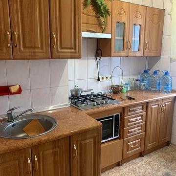 Сдам 2  комнатную квартиру на  Садах 1