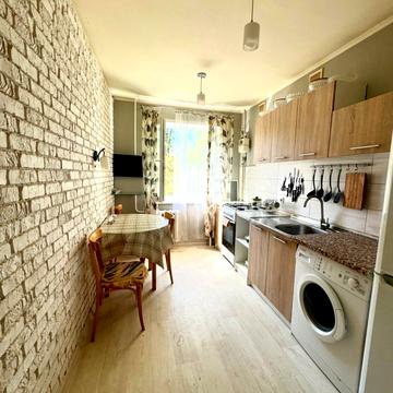 Ювілейний просп. (), 82