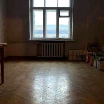 Продаж 4-кімнатної квартири в центрі міста