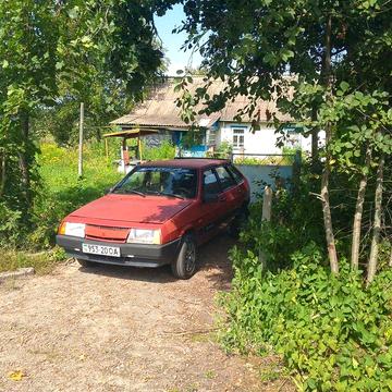 Продам частину будинку з ділянкою біля міста