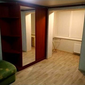 Двокімнатна в центрі з меблями, технікою і ремонтом.