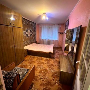 Сдается на долгий строк трехкомнатная квартира.