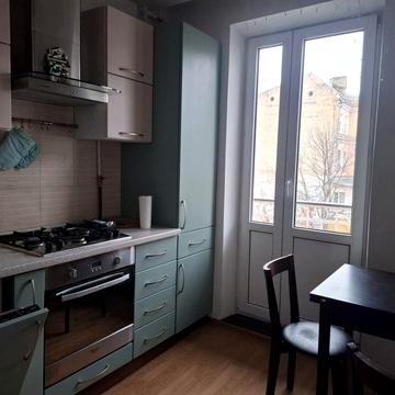 Сдам квартиру ул. Ярославская 37 метро  Контрактовая  5 минут.