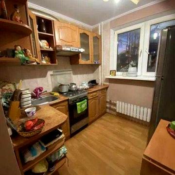 Продам 3к квартиру Новые дома Метро Дворец спорта 4й\9ти кирпич дом