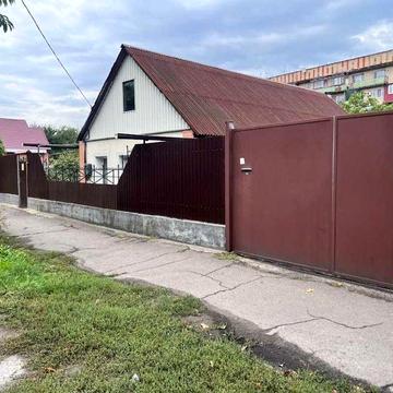 Продається окремий житловий будинок по вул. Грушевського. Галина