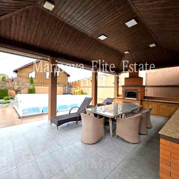 Стильный новый дом Жилой подвал! Бассейн Автономность! Совиньон