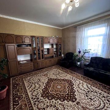 Продаж частини будинку з гаражем та літньою кухнею