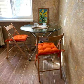 Продам 1-но комн. квартиру возле Яхт-Клуба 2 эт, ремонт, мебель!