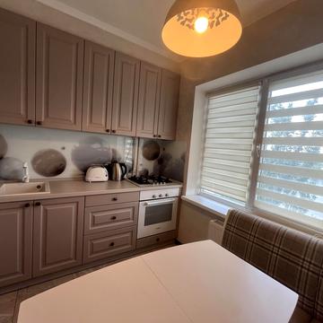 Приозерна вул., 8