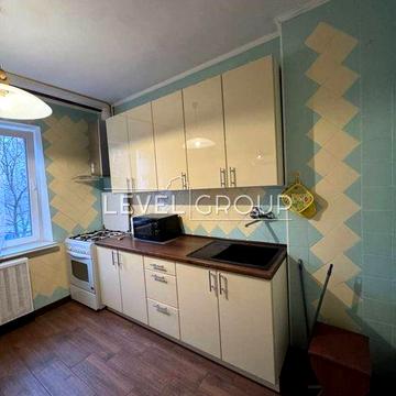 Здається трикімнатна квартира Каторбінського Університет Лукянівка