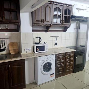 Сдаю  хорошую  3 квартиру  в центре