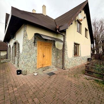 Будинок в Микитинці.