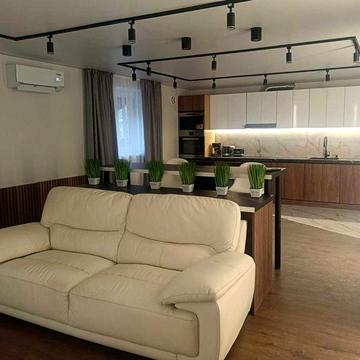 Власник повністю умебльована  квартира з дизайнерським ремонтом