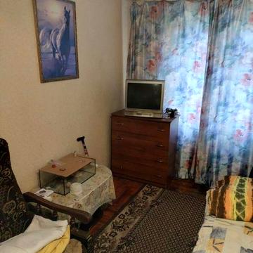 Сдаётся двухкомнатная квартира на Космосе.