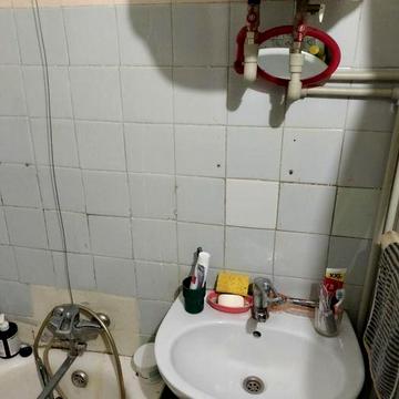 Сдаётся двухкомнатная квартира на Космосе.