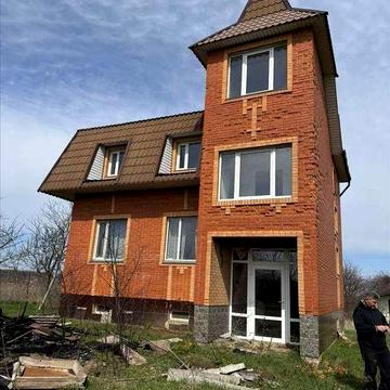 Новий будинок в 6 км від "Метро"!