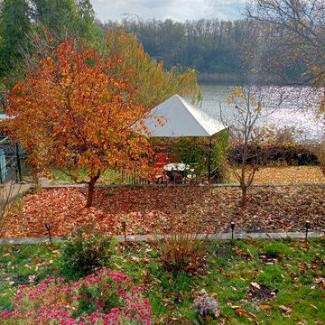 дом на берегу озера правый берег Днепра