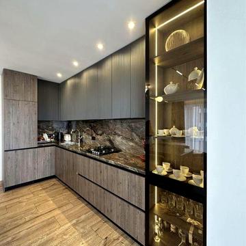 Продаж 2 кім. квартира + кухня-студія. Поруч парк