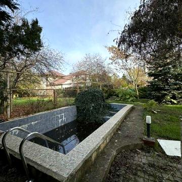 Продам 2-х этажный дом для жизни или коммерции. 10 соток с Гос актом