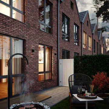 Частный дом возле академии.