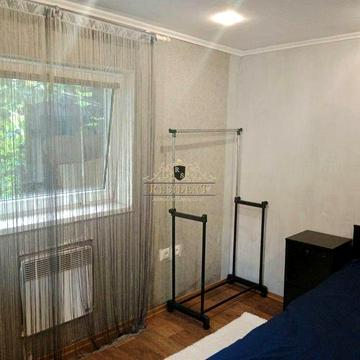 Луговська вул.