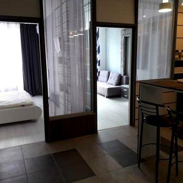 "Позняки" ст. М, вул. Драгоманова 2-а, приємна 2-кімнатна квартира.