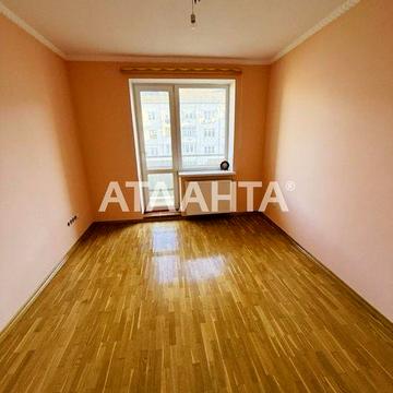 Продається проста і світла трикімнатна квартира в м. Самбір.