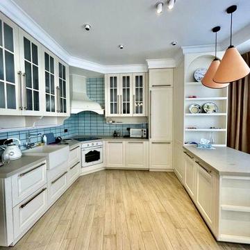 Аренда трехкомнатной квартиры на Французском бульваре.