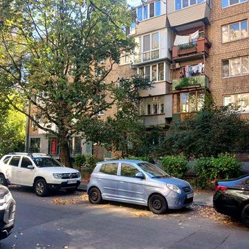 Продаж квартири вул. Рибальська,  метро Печерськ