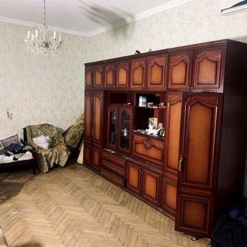 Продам квартиру центр Києва вулиця Петлюри, метро Университет.