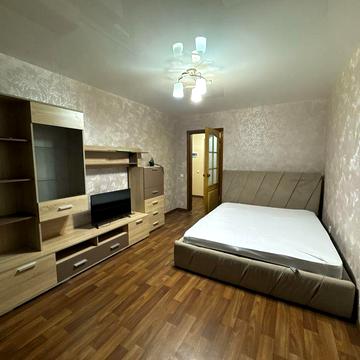 Свободна!Видовая однушка на подоле!Новострой!Автономное отопление!