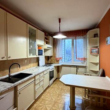 Затишна 3-кімнатна з ремонтом навпроти Вектору