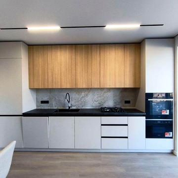 Продам укомплектовану 2-кімнатну квартиру в центрі!