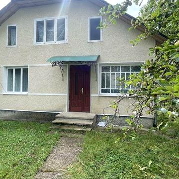 Продається хата в с.Солотвин з індивідуальним опаленням .