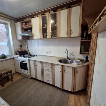 Продається 3 кімнатна квартира на Митниці