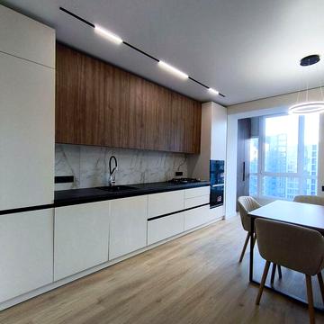 Продам укомплектовану 1-кімнатну квартиру в центрі!