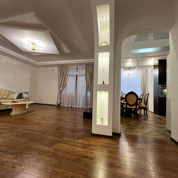 Продаю 4 к/к  в Коттедже центр