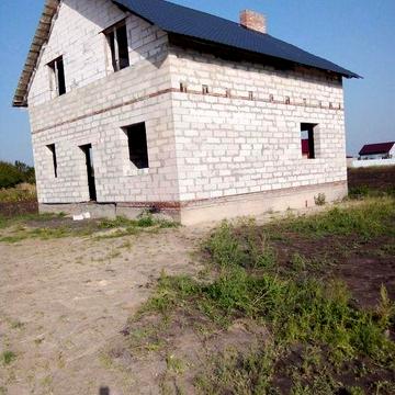 Продаж двохповерхового будинку.