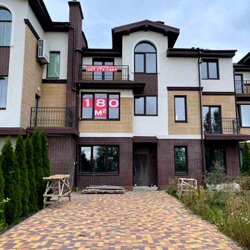 Таунхаус 3 поверхи, 5 кімнат, 2 сот, введений в експлуатацію, власник