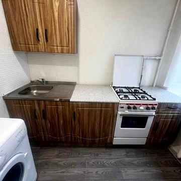 Продаж однокімнатної квартири біля метро, Бажана 5Б