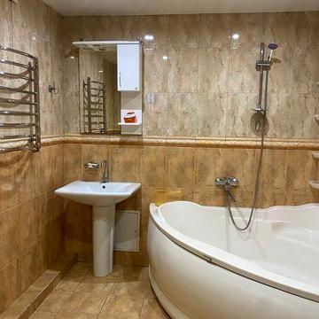 Сдам в долгосрочную аренду 4х комнатную квартиру