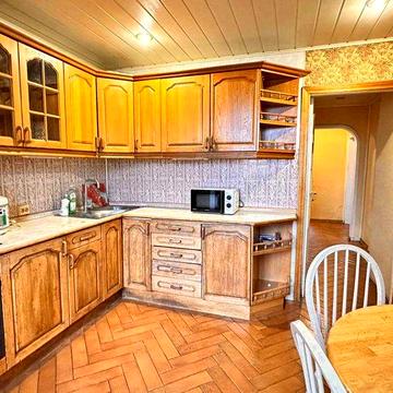 Оренда 3-ри кімнатної квартири вул. Ужвій, 9 метро Мінська